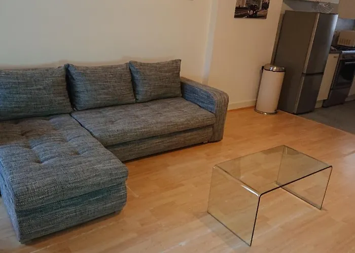 Bright, Nice Interior, Close To The City, 2 Bedroom Apartment